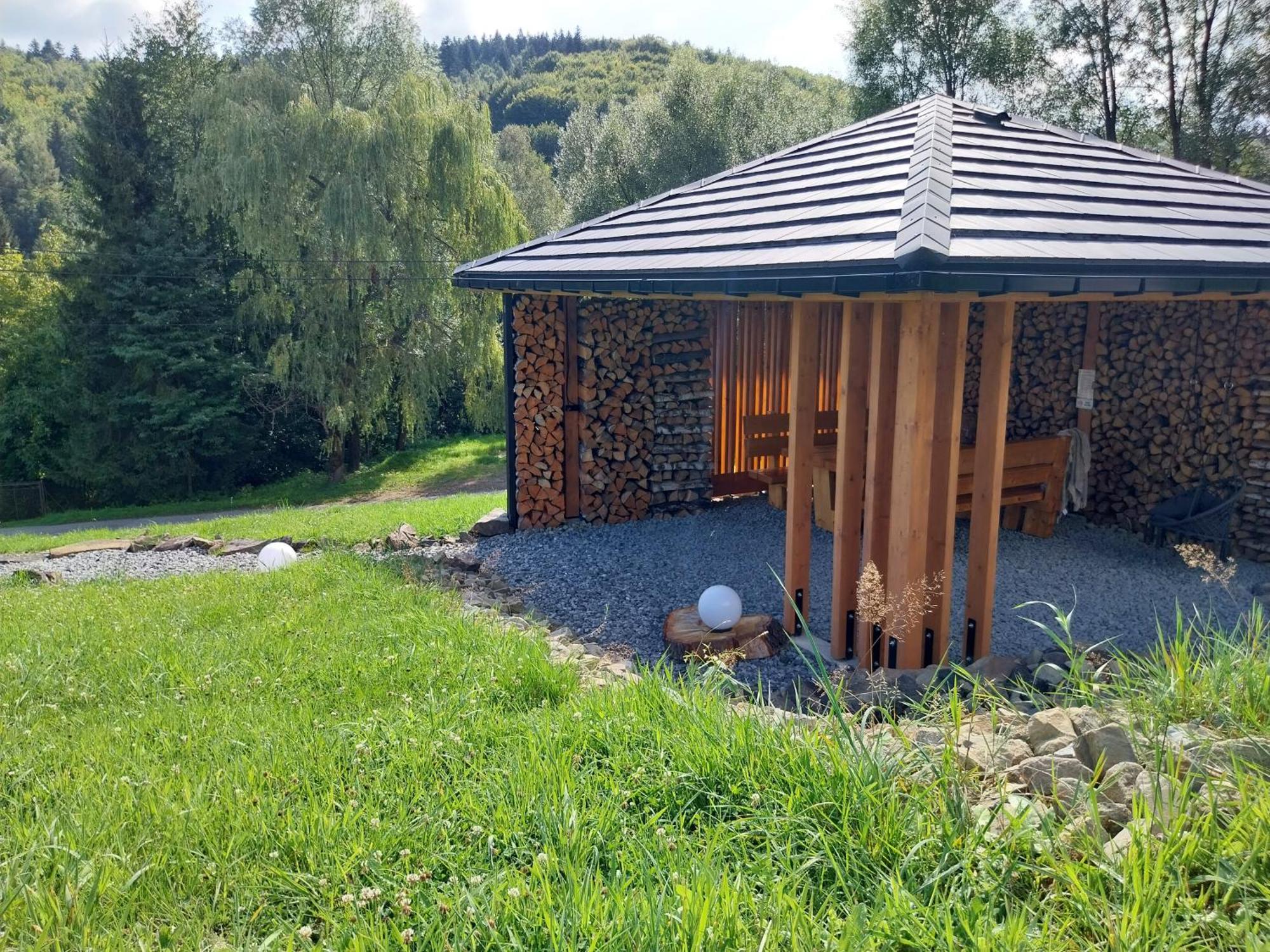 Projekt Swit - Domki Z Prywatna Jacuzzi I Sauna Живец Экстерьер фото